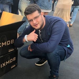 Meet your Posher, Max